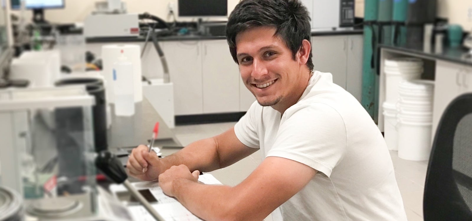 Chemistry graduate student Adam Langevin started the company V-Lab Education and participates in the CSM Innovation Initiative program. 