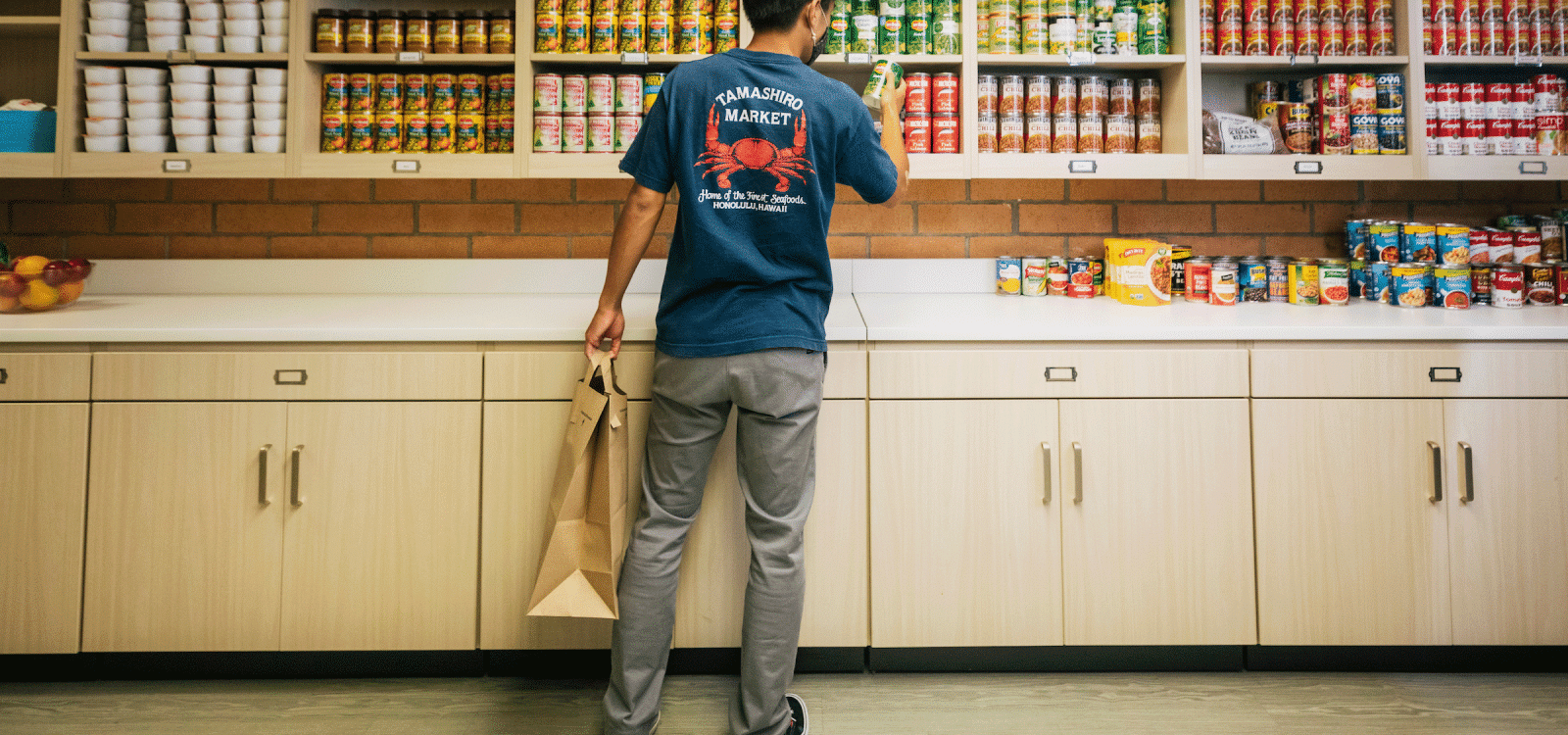Student shopping in food pantry