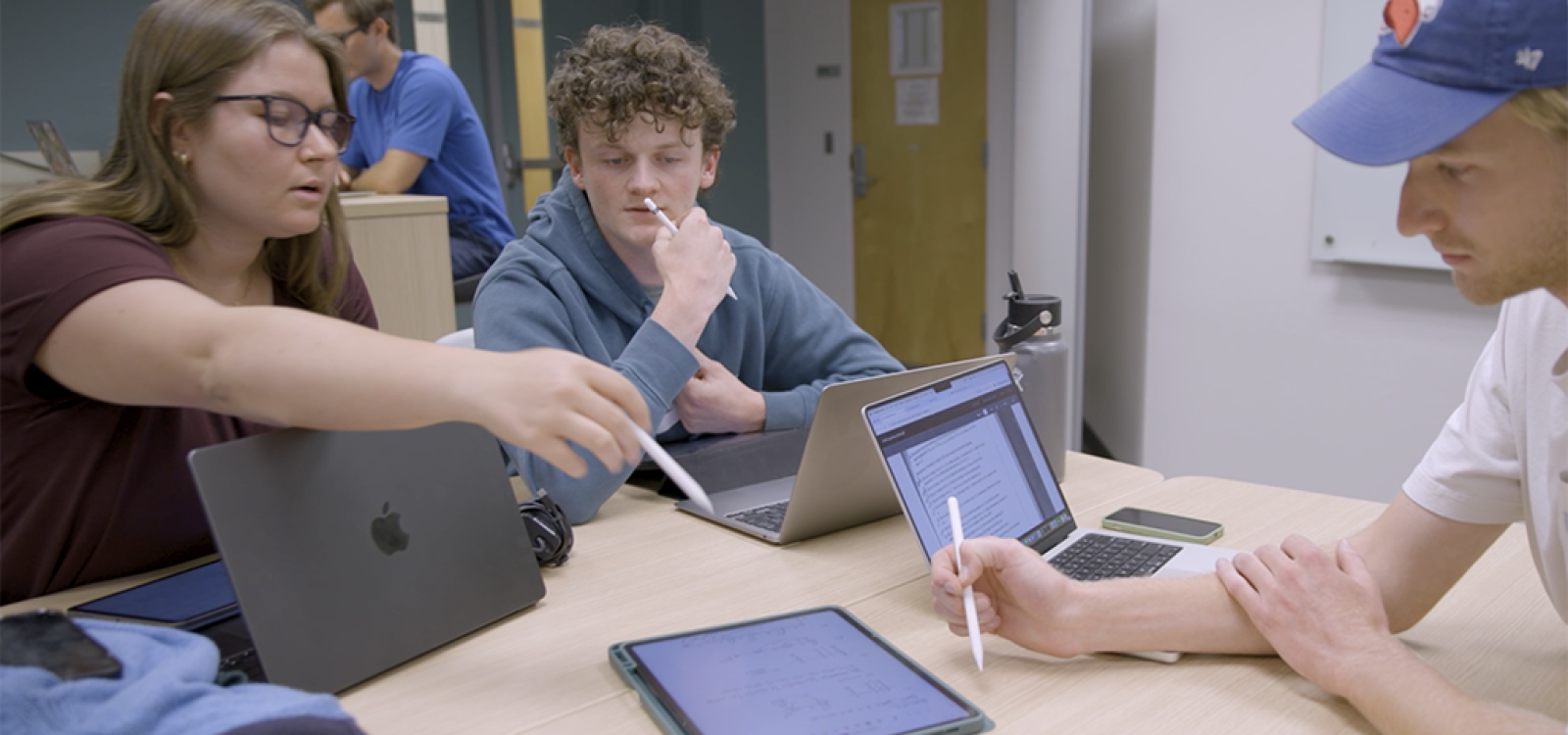 Students working in the Noyce School of Applied Computing