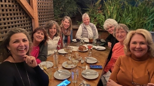 Group photo of former members of Cal Poly Journalism Advisory Board at a restaurant